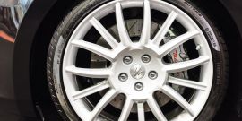 Uber Deja que sus Clientes Manejen Maseratis