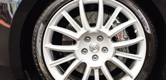 Uber Deja que sus Clientes Manejen Maseratis