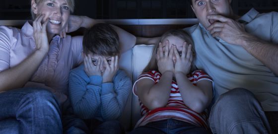 ¡Shhh! ¡La Tele Puede Oírte!