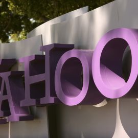 Yahoo! Coquetea Con La NFL