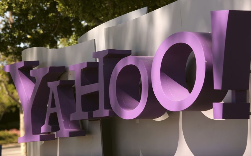 Yahoo! Coquetea Con La NFL