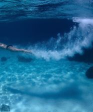 Hay Que Saber Nadar “En lo Hondo”